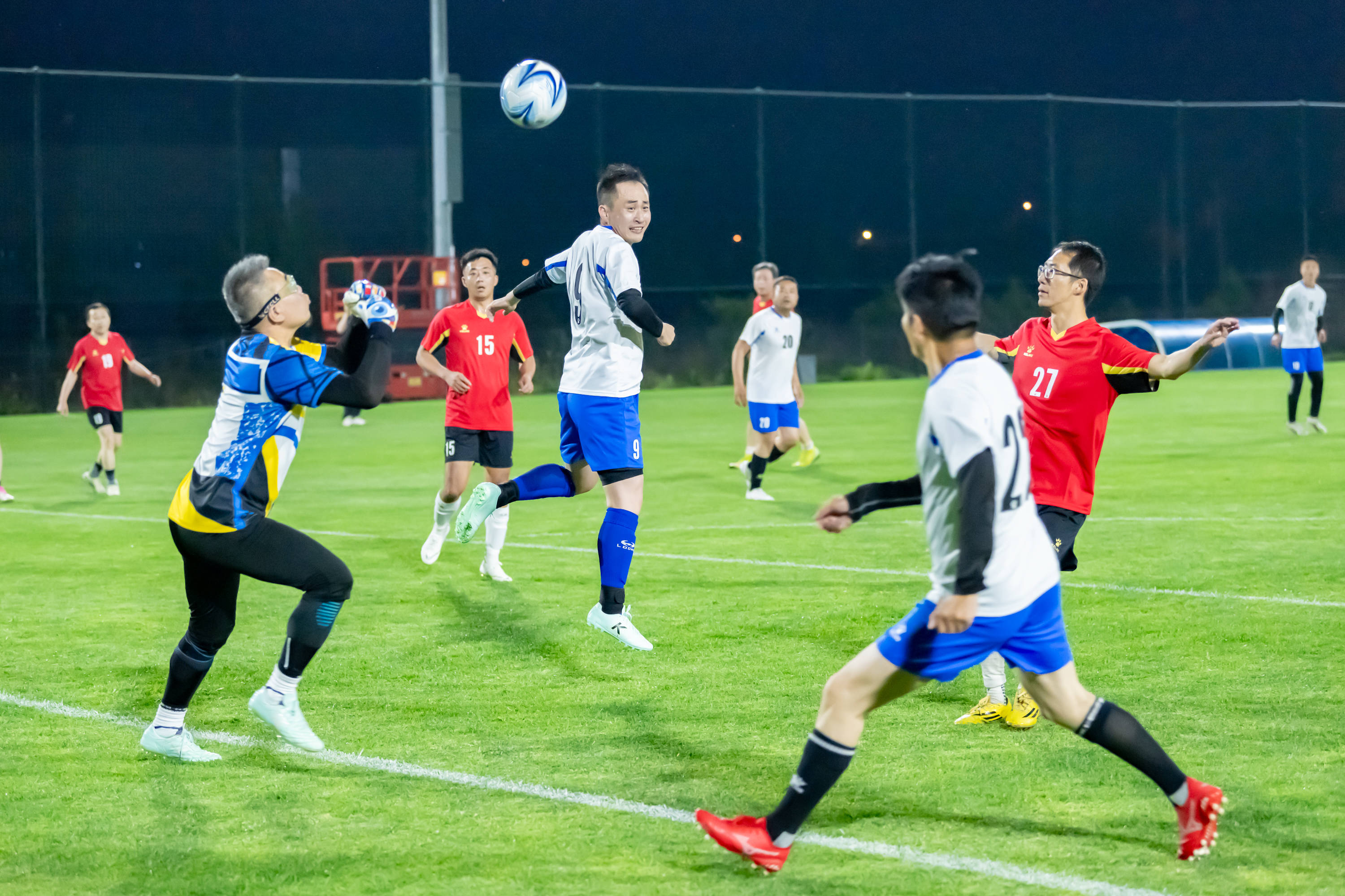 以及其经纪 以及其经纪