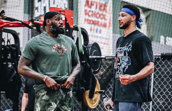 在场上更是 在场上更是